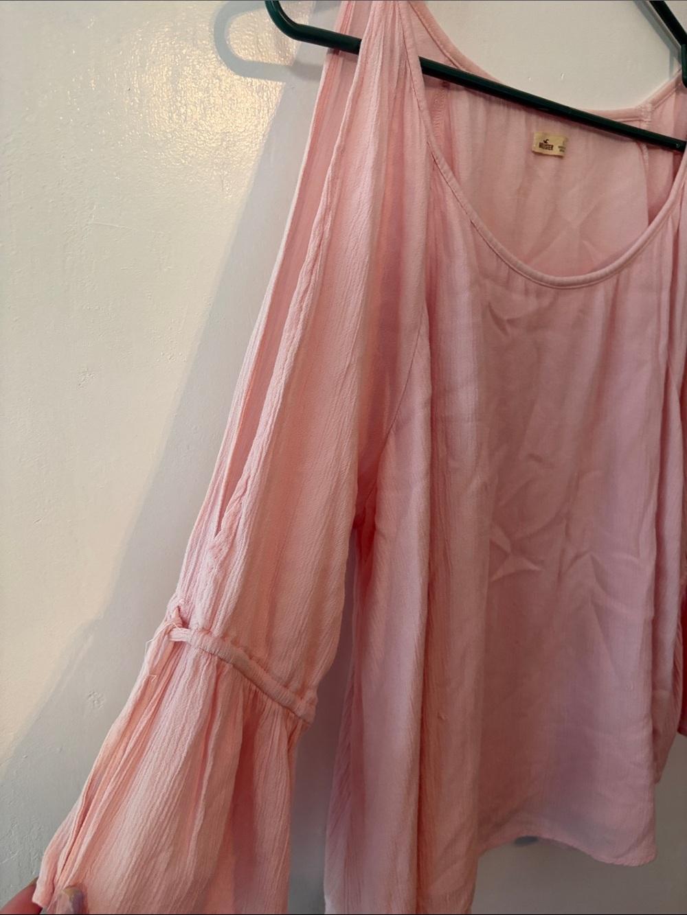 Hollister Light Pink Cold-Shoulder Bell Sleeve Top Size Large - Picture 4 of 8